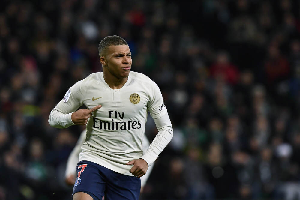 当好桥梁 推动中资企业更好服务香港——访香港特区立法会议员严刚